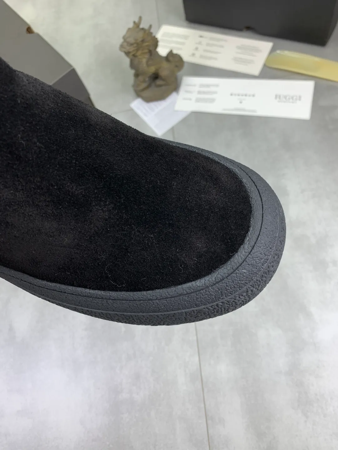 Men's men's shoes 💰P560 New arrival 🆕🆕🆕 IUGGI A pair of handsome Martin boots that want to be "welded" to the feet. Sheep fur lining is comfortable and warm. The anti-slip performance is even better. Matte cowhide with super comfortable stretch velvet. ➕Fine handmade stitching to keep your feet from freezing in the winter. Must be arranged! Perfectly interpreting the essence of Chelsea, trendy and fashionable, casual and versatile. Size: 39-44